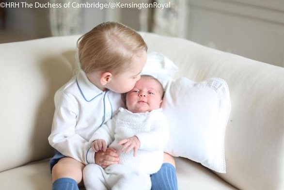 Super Imut, Foto Pertama Kebersamaan Pangeran George dan Putri Charlotte