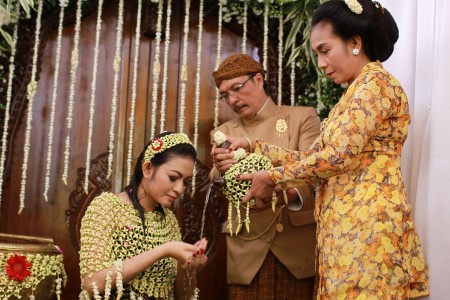 Selvi Ananda-Gibran Rakabuming Nikah Beda Agama?