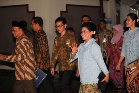 Tampil Beda, Gibran Tambah Ganteng Saat Lamaran