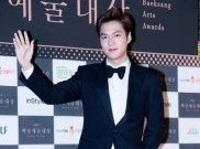 Fans Membeludak, Lee Min Ho Telepon Polisi Agar Bisa Pergi ke Toilet