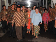 Keluarga Presiden Jokowi Jalan Kaki untuk Melamar Selvi
