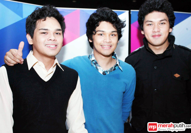 Personel The Overtunes Rela Gundul untuk Donasi Kanker
