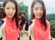 Keseruan Park Shin Hye Saat Mendaki Gunung di Korea