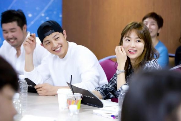 Saingi Song Joong ki dan Song Hye Kyo Muncul Pasangan Lain di Drama Descendants of the Sun