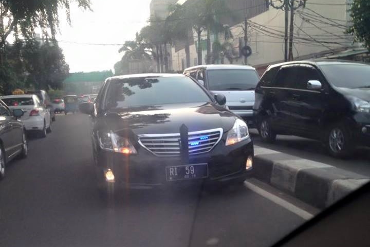 Heboh Mobil Menteri RI 59 Lawan Arus, Netizen Murka