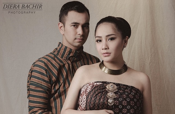 Karena Adat Belah Kelapa, Ibunda Raffi Percaya Cucunya Laki-Laki