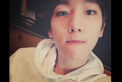 Lewat Foto Selfie, Baekhyun EXO Ungkap Rasa Terima Kasih pada Fans