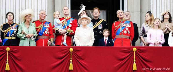 Penampilan Perdana Pangeran George di Balkon Buckingham Bikin Gemes