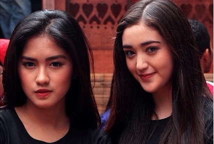 Potret Persahabatan Ranty Maria dan Ochi Rosdiana