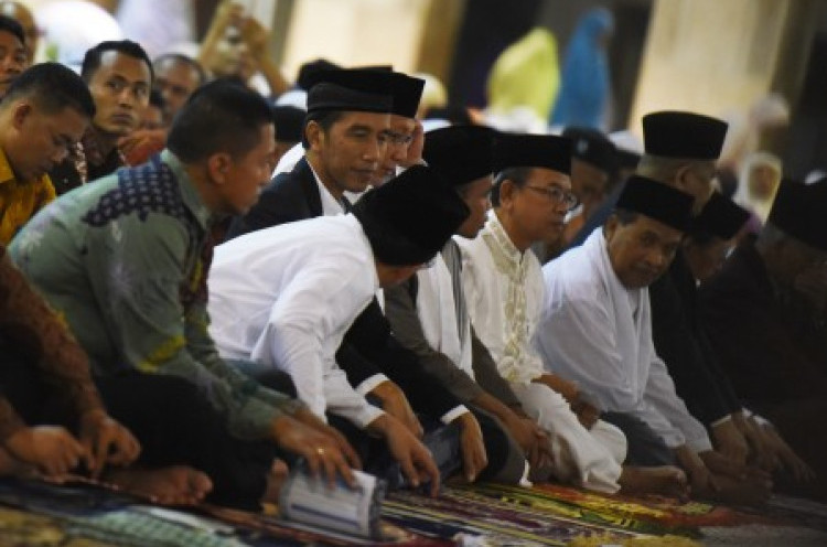 Salat Tarawih Pertama di Penjuru Masjid Indonesia