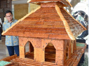 Replika Masjid dari Roti Dipamerkan di Mataram 