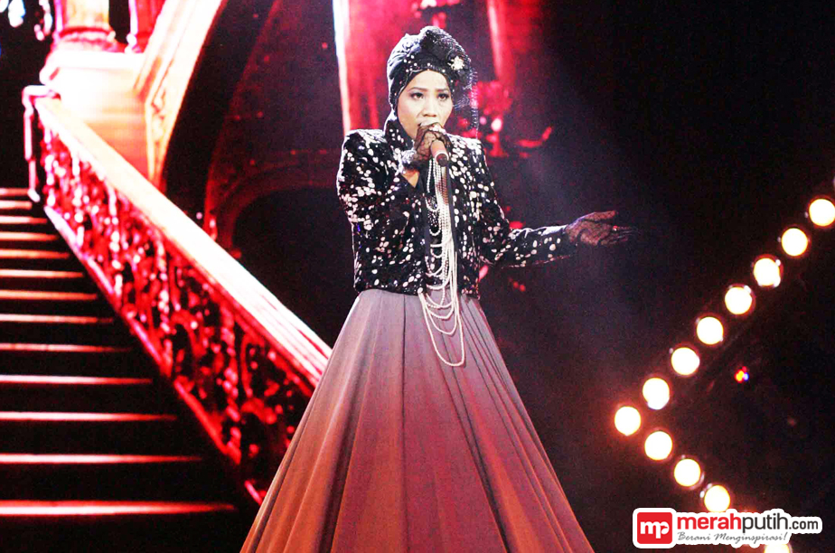 Pengalaman Desy Nataly Jadi Guru Les Vokal 