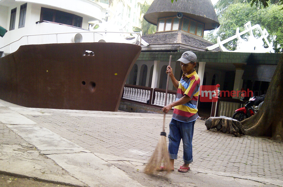 7 Tahun Jadi Tukang Sapu Masjid, Yadi Dibayar Rp380.000