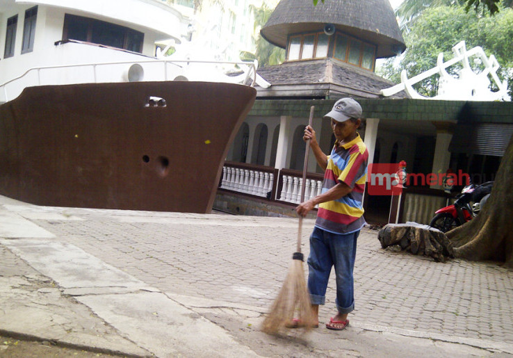 7 Tahun Jadi Tukang Sapu Masjid, Yadi Dibayar Rp380.000