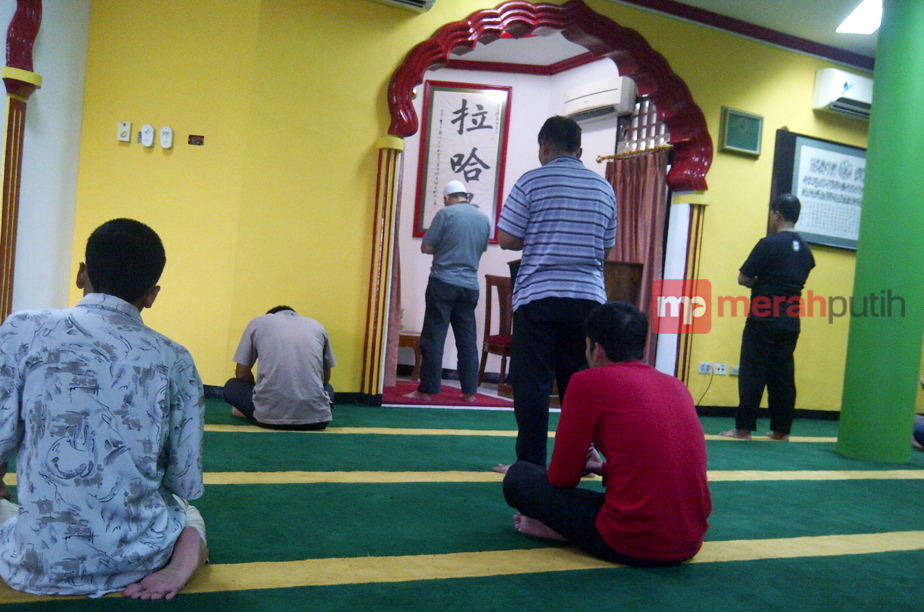 Dude Harlino Pernah Jadi Khatib di Masjid LauTze