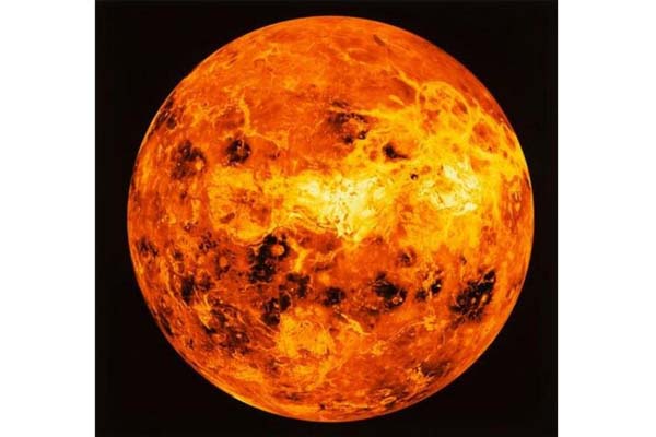 Gunung Api Venus Masih Aktif