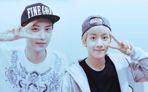 Lindungi Baekhyun dari Sorotan Media di Bandara, Chanyeol EXO Tuai Pujian Netizen