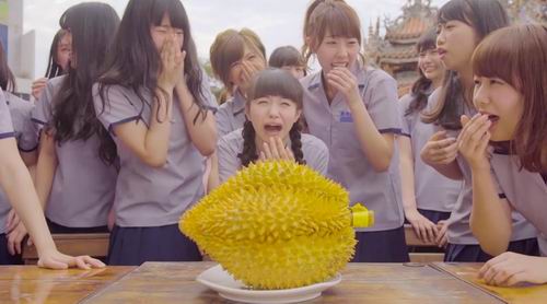 Ketika Member NMB48 Makan Durian di MV 'Durian Shonen'