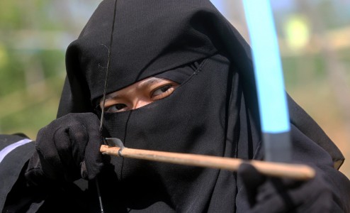 Santri Bercadar Unjuk Kebolehan Memanah dan Berkuda