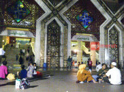 Masjid At Tin Monumen Kenangan Terhadap Tien Soeharto