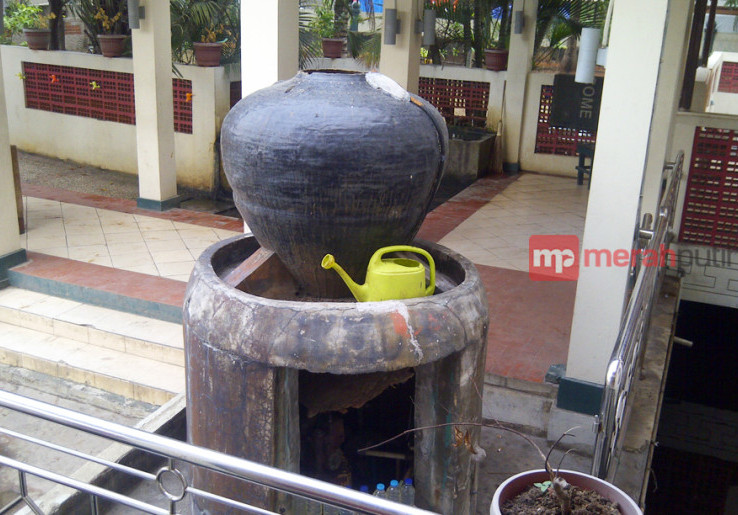Makam Habib Husein dan Orang Tionghoa Bersebelahan di Masjid Luar  Batang