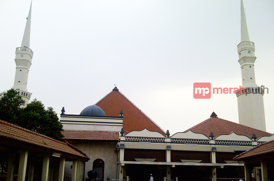 Pro-Kontra Penggusuran Makam Keramat Luar Batang
