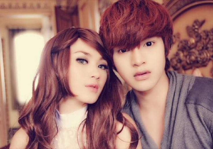 Unggah Foto Dicium Personel Boyband, Dara The Virgin Pacaran?