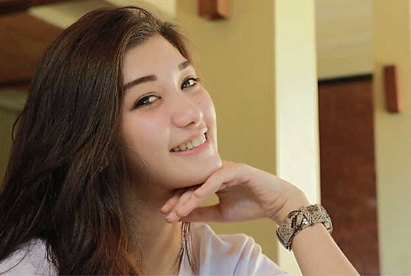 Cantiknya Aura Nabilla Izzathi Saat Pakai Mukena