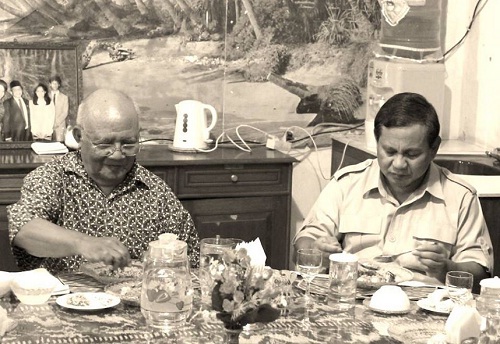 Ucapan Duka Prabowo untuk Ben Mboi 