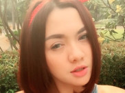 Vicky Shu Tampil Mempesona dengan Hijab