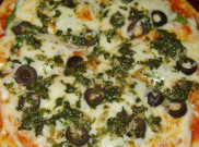 Menikmati Pizza Tabur Ganja, Bikin Happy Terus 