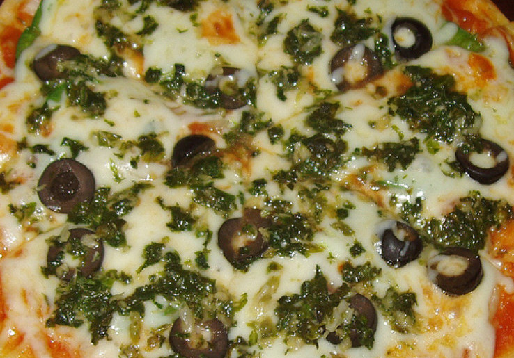 Menikmati Pizza Tabur Ganja, Bikin Happy Terus 