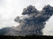 Abu Vulkanis Letusan Sinabung Sampai Aceh