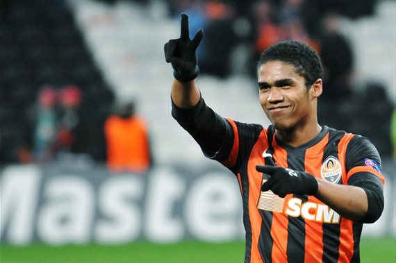 Bayern Munchen Resmi Boyong Douglas Costa?