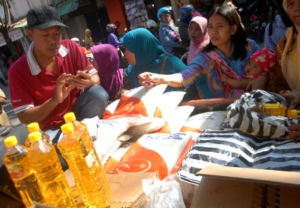 Sidak ke Pasar Benhil, Polisi Pantau Penimbunan Sembako