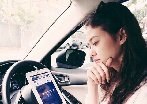 Ucapkan Selamat Puasa, Yuki Kato Tampil Cantik Kenakan Hijab