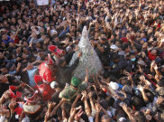 Grebeg Gunungan Batu Akik Yogyakarta, Warga Berebut!