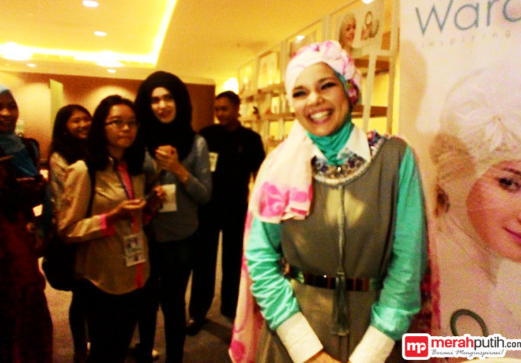 Sibuk di Dunia Hiburan, Dewi Sandra Didukung Suami