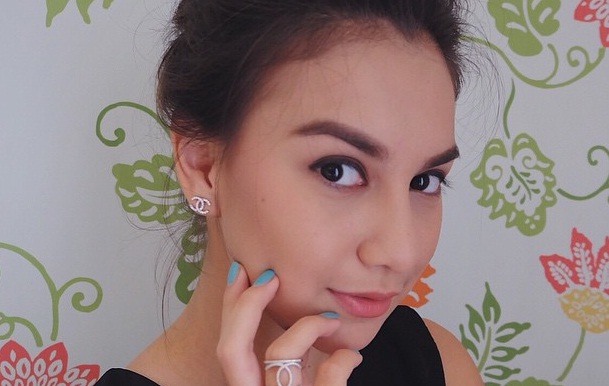 Mengintip Potret Masa Kecil Irish Bella
