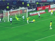 Video Aksi Spektakuler David Ospina Lakukan Double Save