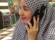 Pesona Cantik Laudya Cynthia Bella di Tanah Suci
