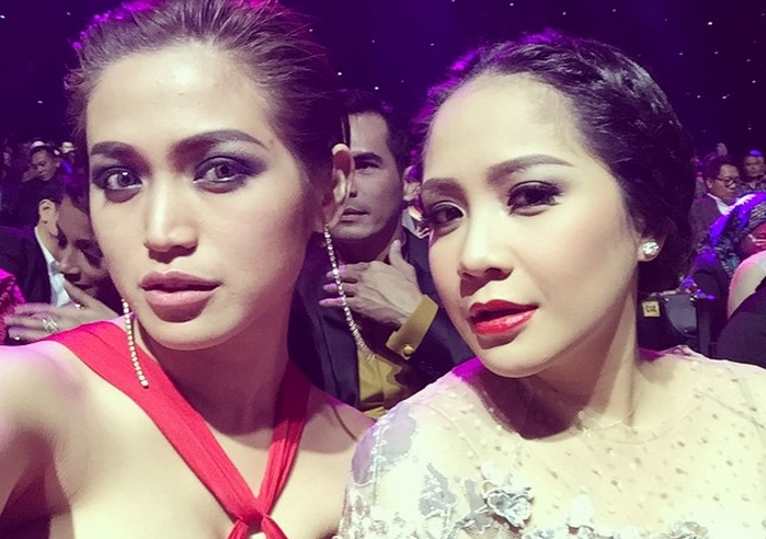 Foto Gokil Nagita Slavina dan Jessica Iskandar Gaya ‘Geboy Mujaer’