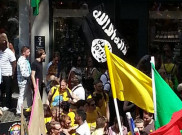 Heboh, Bendera Mirip ISIS Muncul di Acara London Pride