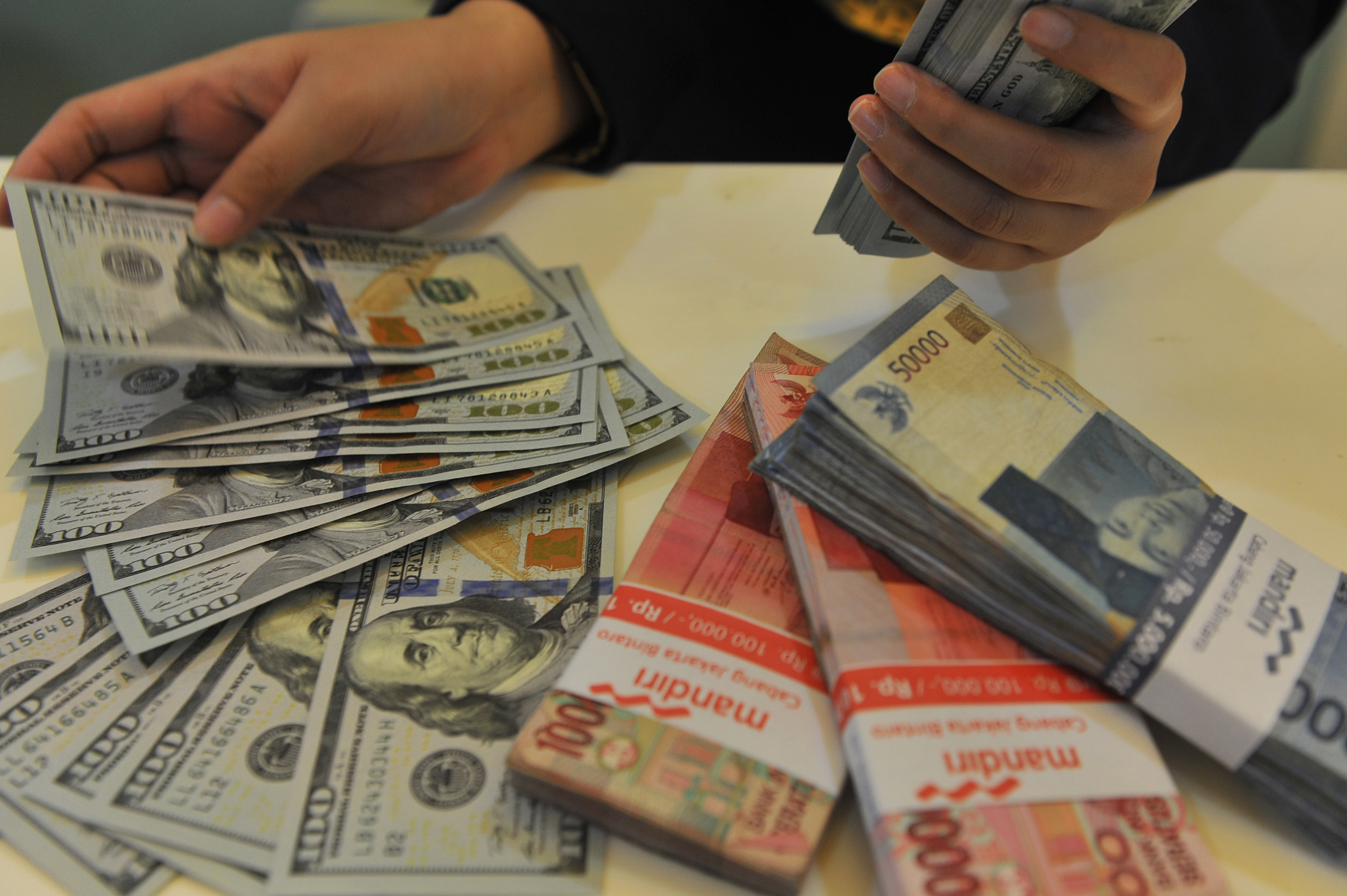 Rupiah Kembali ke Level Rp14.600 per dolar AS