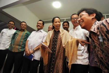 Alasan Menteri Rini Batal ke DPR