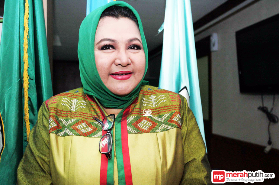 Denada Gugat Cerai, Sidang Perdana 3 Agustus 2015