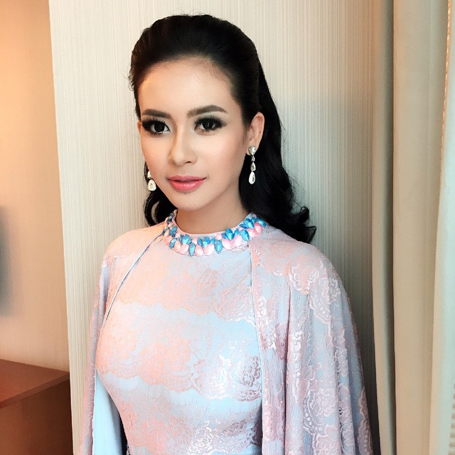 Demi Rayakan Ultah di Surabaya, Elvira Devinamira Booking Pesawat