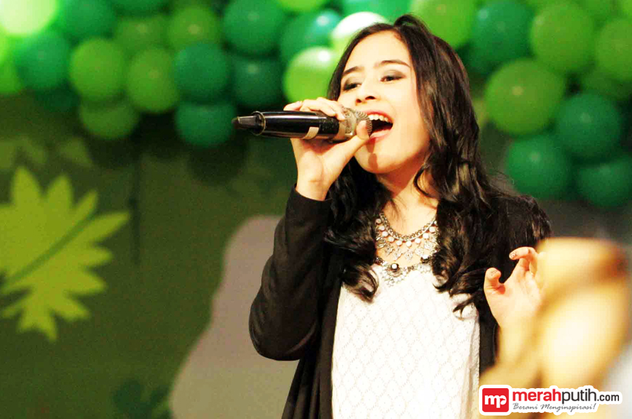 Prilly Latuconsina Apresiasi Anniversary ke-50 Prillvers