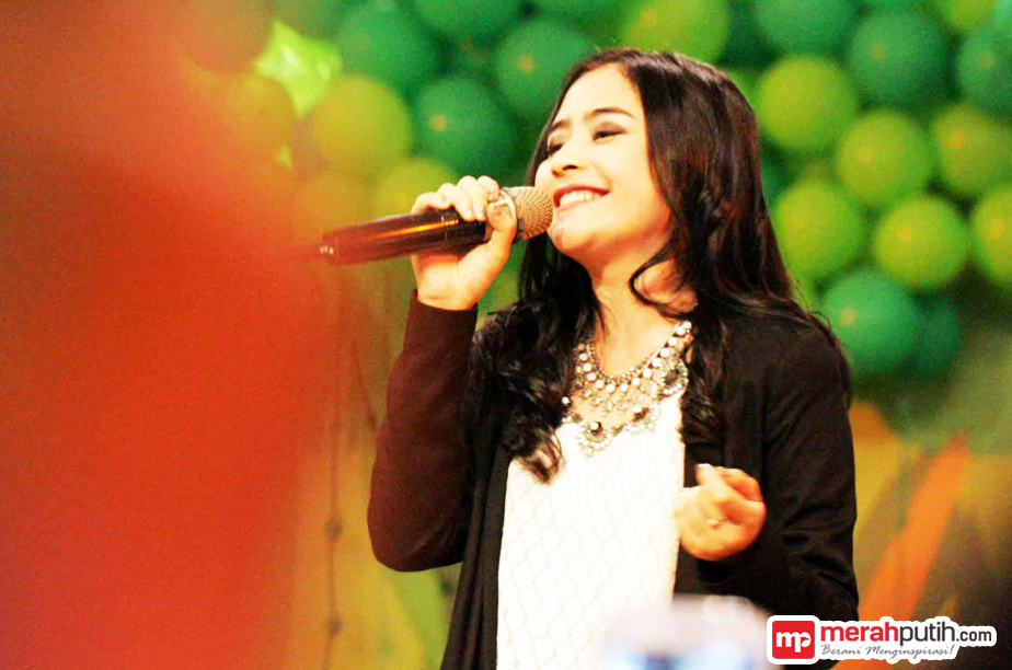 Rilis Single, Prilly Latuconsina Akui Aji Mumpung 