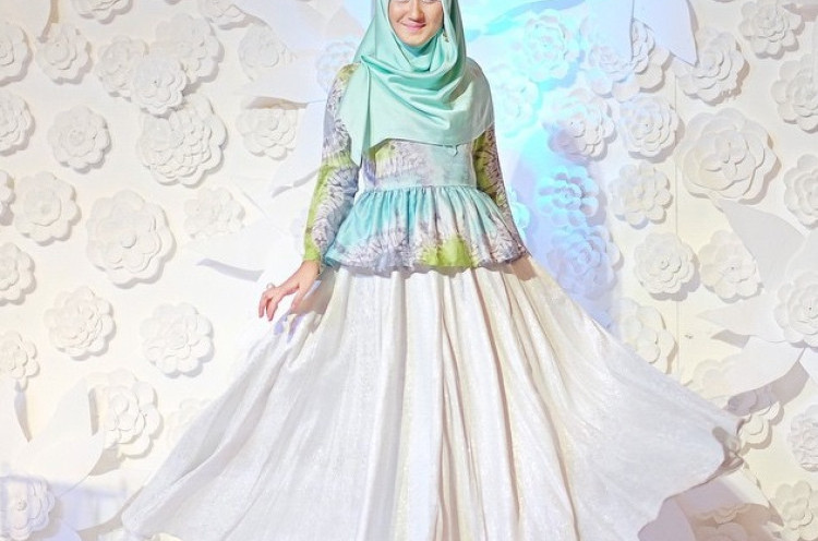 Fashion Hijab Mewah Menawan ala Dian Pelangi